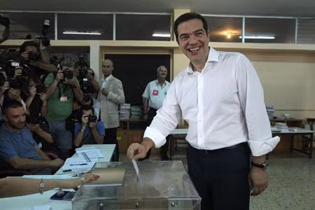Thủ tướng Hy Lạp Alexis Tspiras tham gia bỏ phiếu trong cuộc trưng cầu dân ý (Ảnh: Tân Hoa Xã)