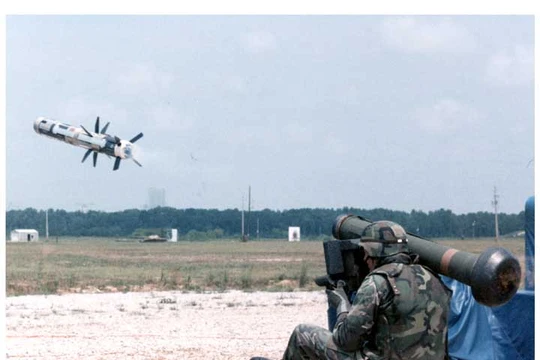 FGM-148 Javelin là tổ hợp tên lửa chống tăng mang vác do Raytheon và Lockheed Martin hợp tác thiết kế, sản xuất.