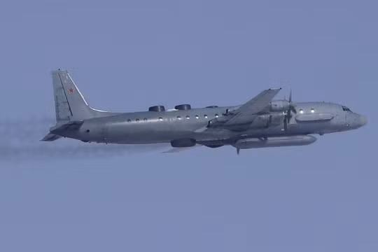 Máy bay trinh sát IL - 20