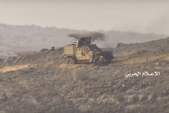 Một xe cơ giới của Quân đội Quốc gia Yemen bị Houthi phá hủy ở tỉnh Dhale. Ảnh South Front