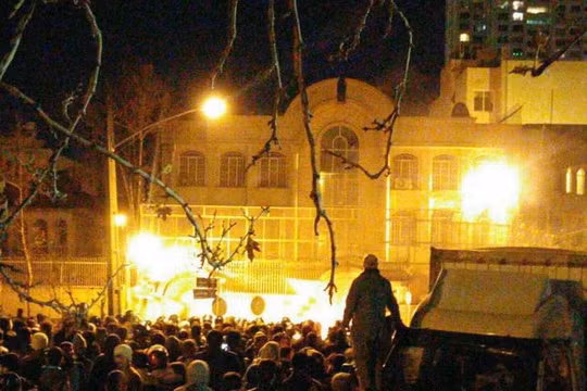 Nóng: Đại sứ quán Ả rập Xê út ở thủ đô Teheran, Iran bị tấn công