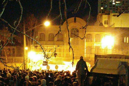 Nóng: Đại sứ quán Ả rập Xê út ở thủ đô Teheran, Iran bị tấn công