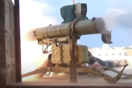Binh sĩ Syria phóng tên lửa chống tăng ATGM. Ảnh South Front