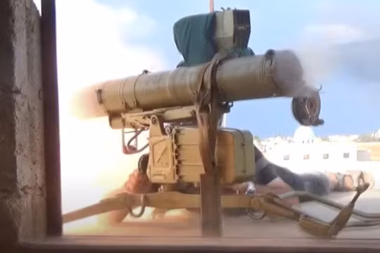 Binh sĩ Syria phóng tên lửa chống tăng ATGM. Ảnh South Front