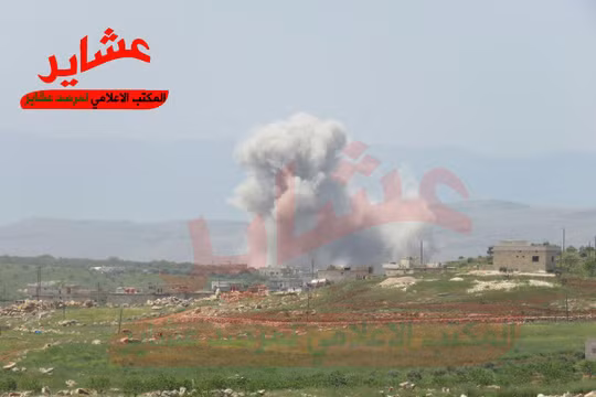 Không quân Nga không kích trên chiến trường tây bắc Syria, ảnh tài khoản Twitter Qalaat Al Mudiq ủng hộ thánh chiến. 