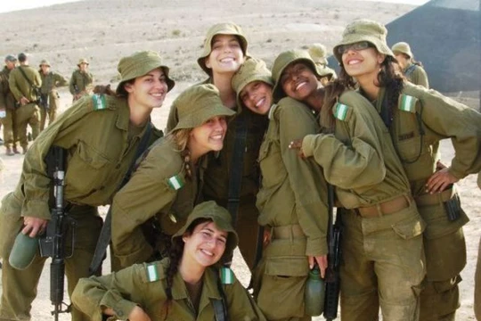 Những nữ binh xinh đẹp Israel