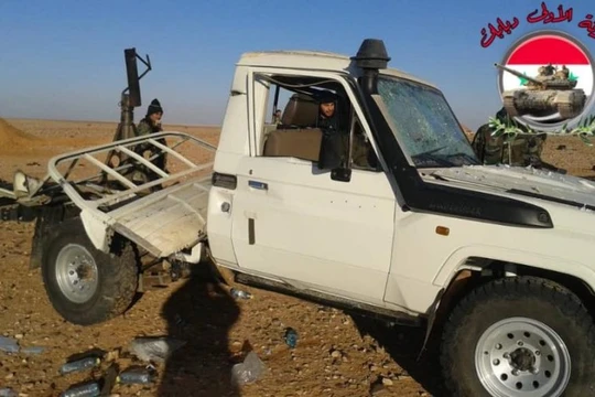 Quân đội Syria thu giữ một xe cơ giới của FSA trên chiến trường Al-Tanf, Syria. Ảnh minh họa: Masdar News.