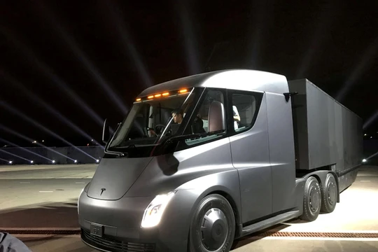 Xe vận tải Tesla Semi Truck, sẽ bàn giao cho Pepsi ngày 1/12. Ảnh The Verge