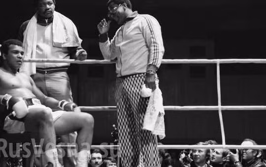 Võ sĩ huyền thoại Muhammad Ali qua đời (Video)