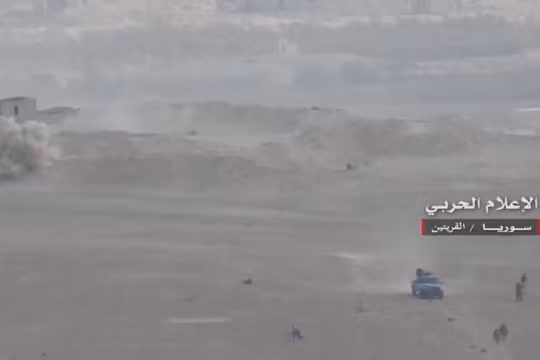 Quân đội Syria tiến công trên chiến trường dọc tuyến đường Al-Sukhnah - Mayadeen - ảnh video South Front