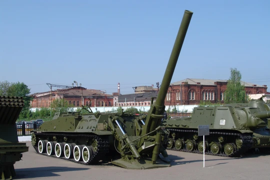 Súng cối siêu cỡ 240mm 2S4 "Tyulpan" trong trạng thái chiến đấu. Ảnh minh họa: Russian Gazeta.