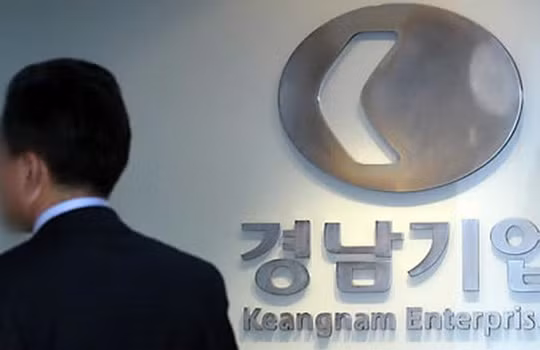 POSCO, Keangnam Enterprises, Công ty Dầu mỏ Quốc gia Hàn Quốc, Công ty hóa dầu SK Innovation là những công ty bị nghi ngờ có quỹ đen trong quá trình hoạt động.