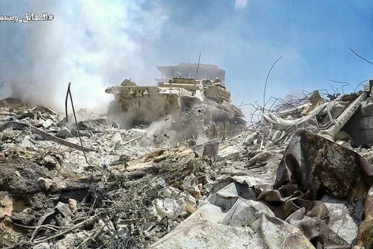 Xe tăng quân đội Syria tiến công trên chiến trường ngoại ô Đông Damascus