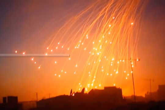 Mỹ sử dụng đạn phốt pho trắng tấn công khu dân cư ngoại ô Deir Ezzor - ảnh Masdar News