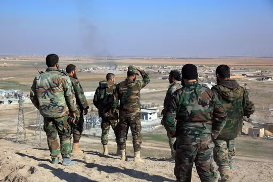 Binh sĩ Syria trên chiến trường Trại Tị nạn Handarat, Aleppo