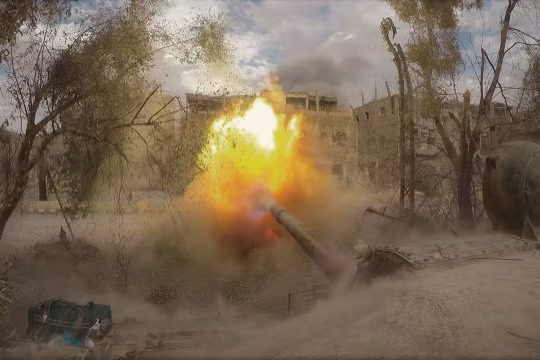 Xe tăng quân đội Syria tiến công trên chiến trường Deir Ezzor - ảnh video ANNANews