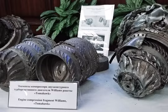 Các động cơ tên lửa hành trình Tomahawk của Mỹ được trưng bày. 