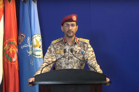 Phát ngôn viên lực lượng kháng chiến Yemen, thiếu tướng Yahya Sari thông báo về chiến thắng của Houthi. Ảnh South Front
