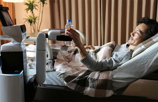 HSR có thể giúp chăm sóc người già, người bệnh khá chu đáo