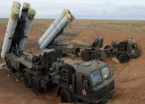 Hệ thống tên lửa phòng không S-400 Triumph của Nga