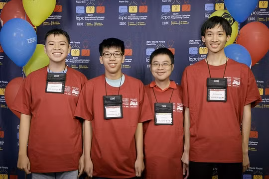 Các bạn sinh viên thuộc đội tuyển Linux, Đại học Công nghệ - Đại học Quốc gia Hà Nội.