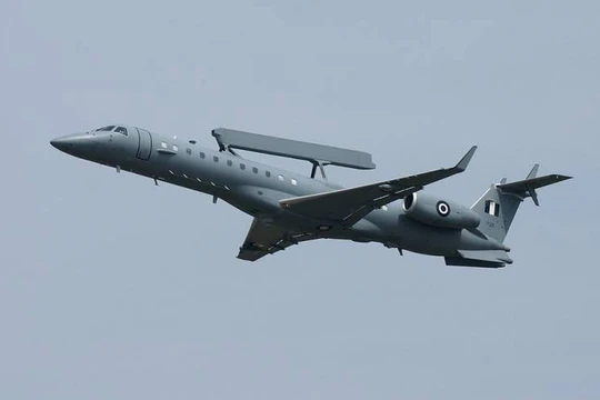 Máy bay cảnh báo sớm, giám sát và điều hành tác chiến Embraer EMB-145H AEW & C của Không quân Hy Lạp. Ảnh Rusian Gazeta