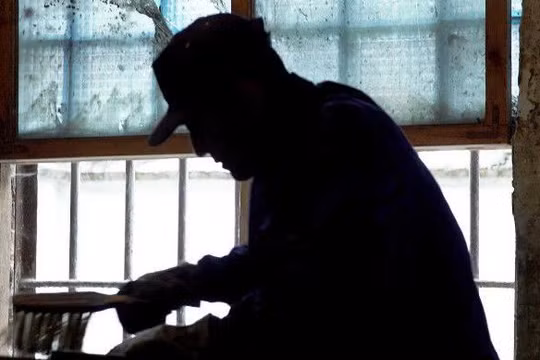 Điệp viên Bắc Triều Tiên, được cho là đang chụp ảnh tài liệu mật ở Kiev - ảnh video CNN