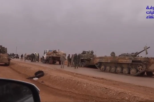 Các đơn vị quân đội Syria và lực lượng quân tình nguyện chờ đợi cuộc tấn công vào thành phố Albukamal - ảnh video Hezbollah