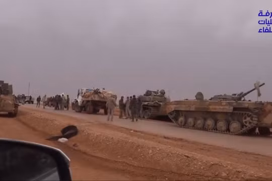 Các đơn vị quân đội Syria và lực lượng quân tình nguyện chờ đợi cuộc tấn công vào thành phố Albukamal - ảnh video Hezbollah