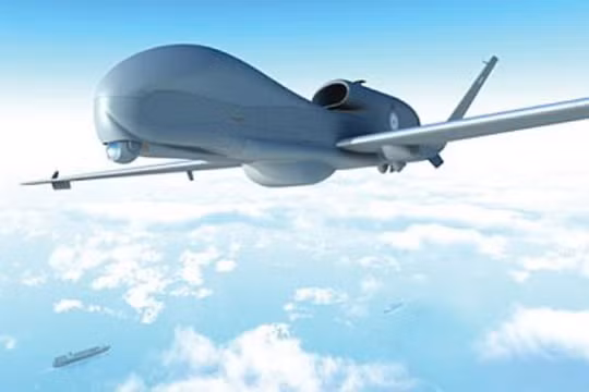 Diều hâu trên biển - máy bay không người lái MQ – 4C Triton BAMS