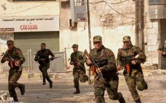 Quân đội Syria chiến đấu trong chiến trường Aleppo