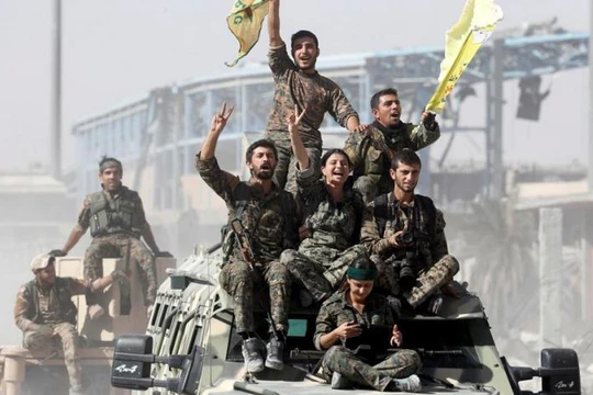 Lực lượng chiến binh YPG trong tổ chức SDF do Mỹ hậu thuẫn - ảnh Masdar News