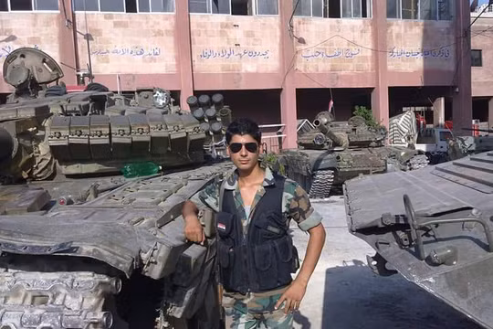 Xe tăng T-72AB quân đội Syria trong xưởng sửa chữa, phục hồi