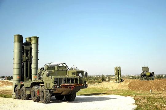 Hệ thống phòng không S-400 Nga trên căn cứ không quân Khmeimim tại tỉnh Latakia, Syria. Ảnh minh họa: Russian Gazeta.