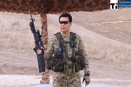  Tổng thống Turkmenistan, ông Gurbanguly Berdimuhamedow trực tiếp tham gia hoạt động huấn luyện gần thủ đô Ashgabat
