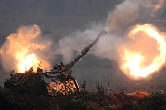 Pháo binh quân đội Syria pháo kích trên chiến trường Sweida