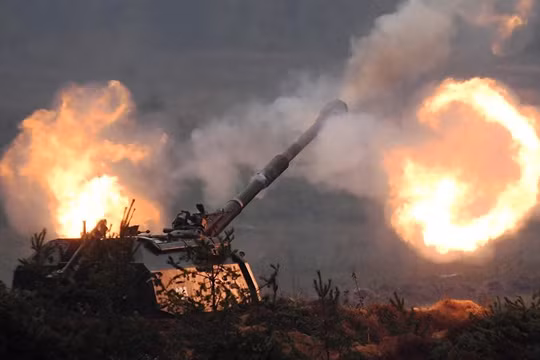 Pháo binh quân đội Syria pháo kích trên chiến trường Sweida