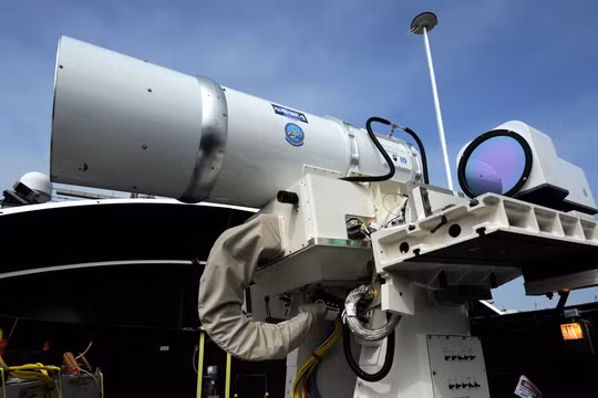 Bao giờ "Gươm ánh sáng Darth Vader" thành hiện thực?