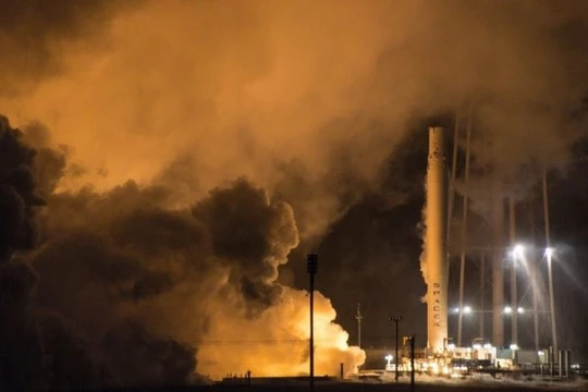 Tên lửa đẩy Fancol 9 trên bệ phóng