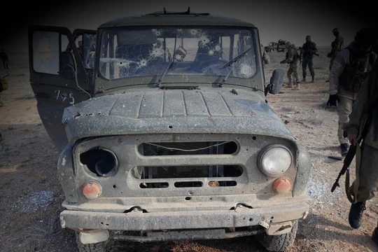 Chiếc xe Uaz chở các quân nhân Nga, bị các tay súng khủng bố bắn nát.