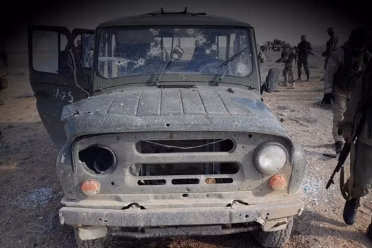 Chiếc xe Uaz chở các quân nhân Nga, bị các tay súng khủng bố bắn nát.