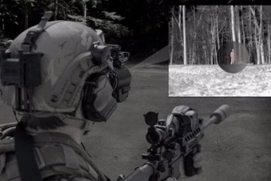 Binh sĩ Mỹ sử dụng thử nghiệm kính nhìn đêm Goggle III tích hợp với kính ngắm. Ảnh minh họa: Bae Systems.