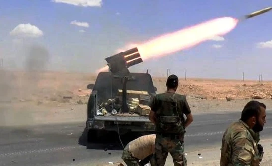 Pháo phản lực quân đội Syria tập kích phiến quân