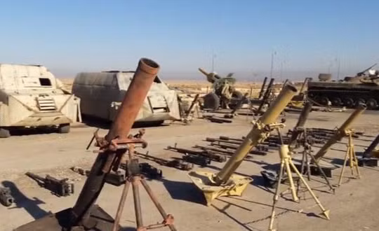 Kho vũ khí IS ở Deir Ezzor, ảnh minh họa video Masdar News