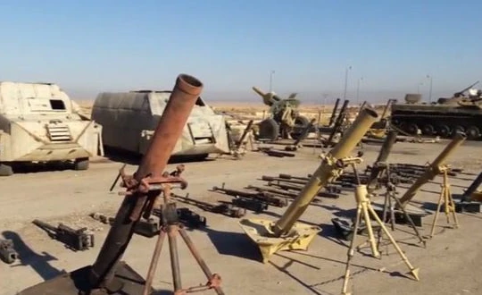 Kho vũ khí IS ở Deir Ezzor, ảnh minh họa video Masdar News