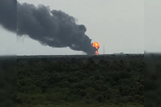 Vụ nổ tên lửa SpaceX trên Mũi Canaveral