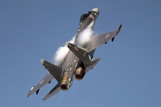 Tiêm kích thế hệ 4++ Su-35. Ảnh minh họa báo TV Zvezda