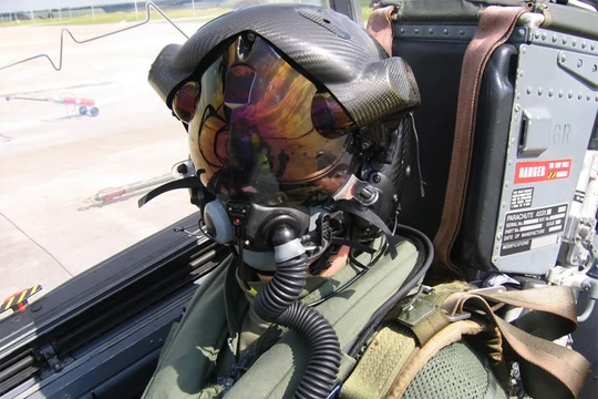 Mũ bay cho Joint Strike Fighter gần 9 tỷ đồng