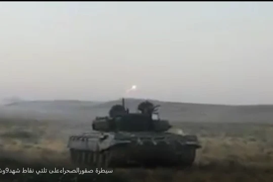 Xe tăng T-72B3 sử dụng tên lửa bắn qua nòng pháo tiêu diệt mục tiêu ở Hama