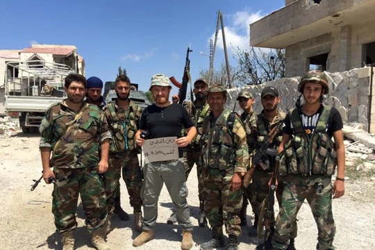 Phóng viên chiến trường Eyad tại thị trấn Kinsaba